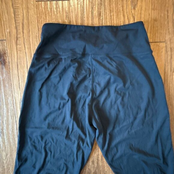 Amazon black jogger crop size M high rise - Picture 8 of 9